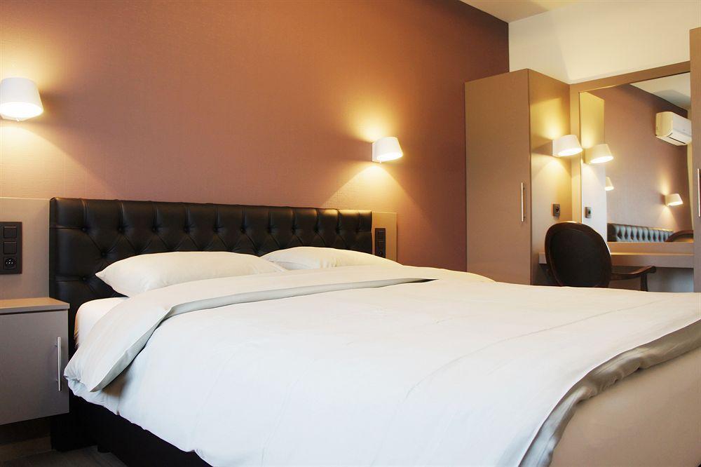 Belrom Hotel Sint-Truiden Eksteriør billede